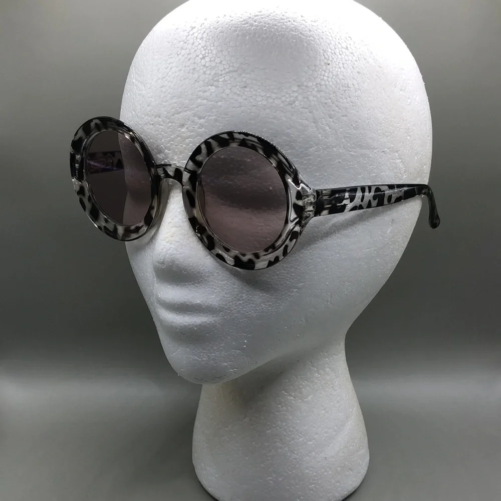 Bundle 8 trendy funky fun casual to festival sunglasses lot variety of brands.